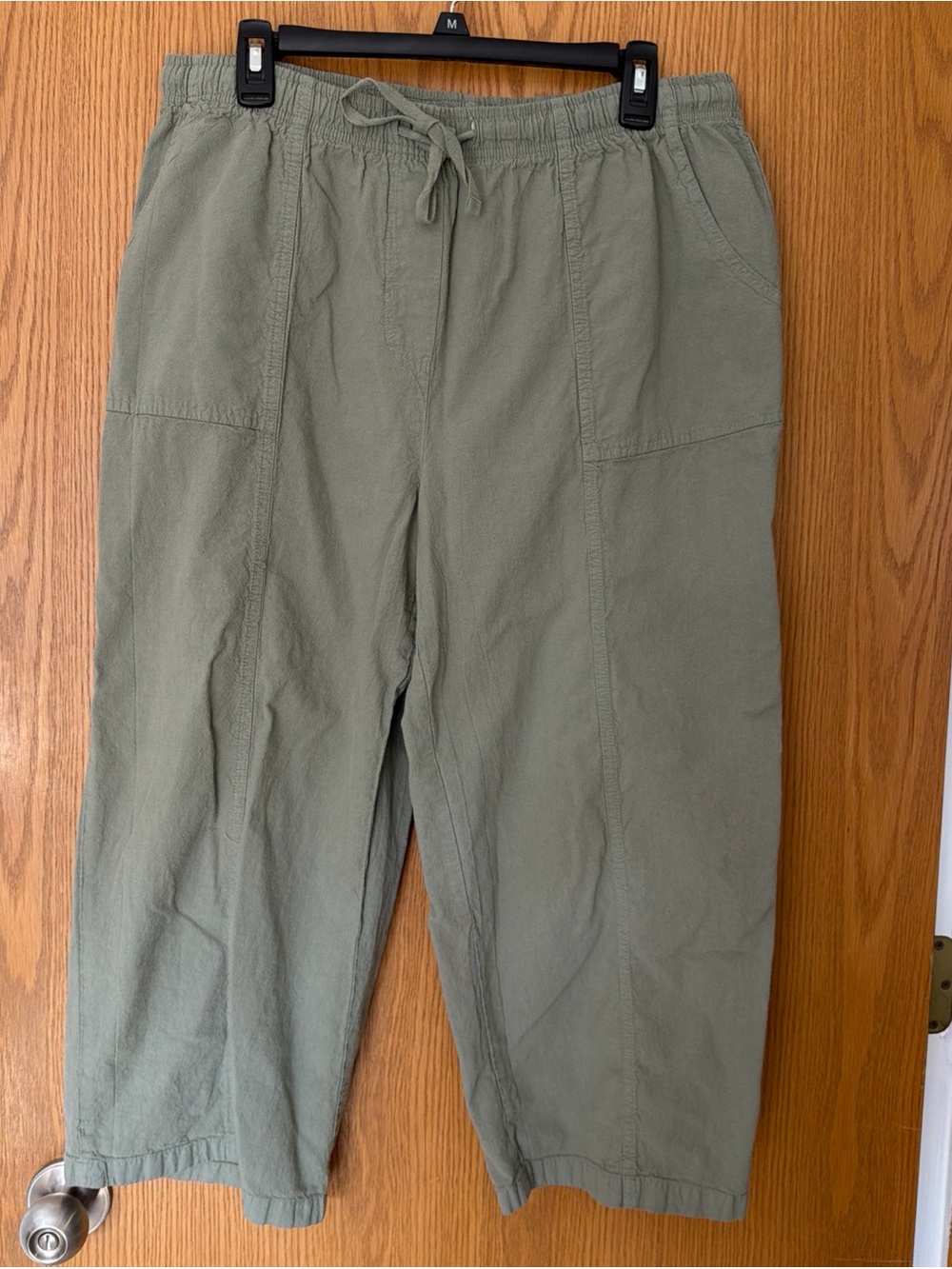 Laura Scott Women’s L Pull On Capri Pants Sage Green Straight Leg Drawstring